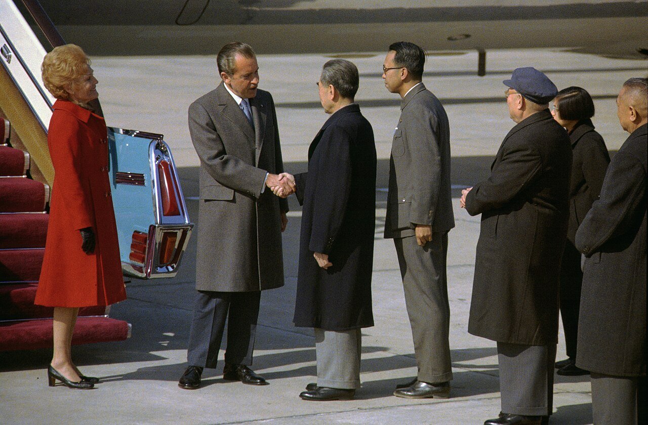 Nixon and Zhou Enlai at the 1972 arrival ceremony