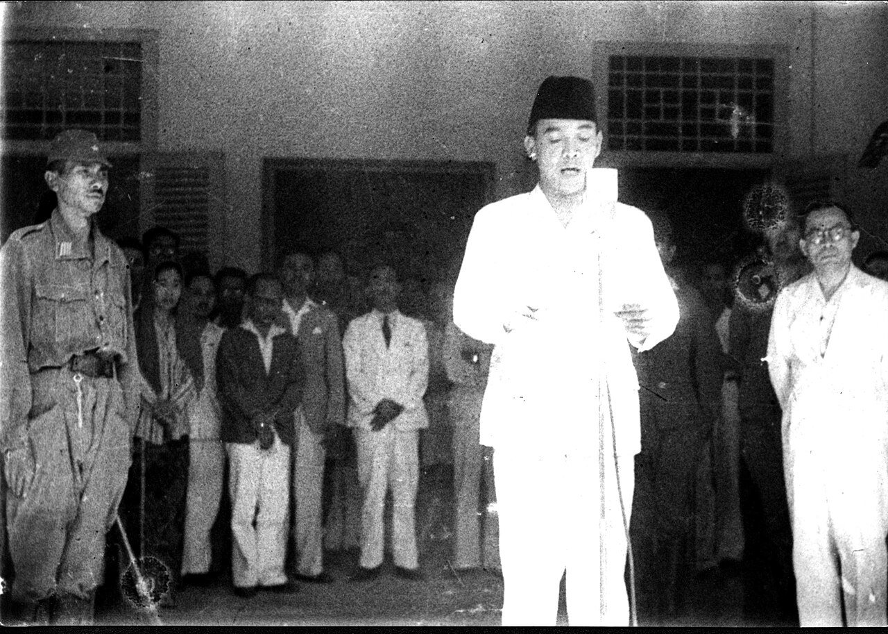 Sukarno reads the proclamation, 17 August 1945