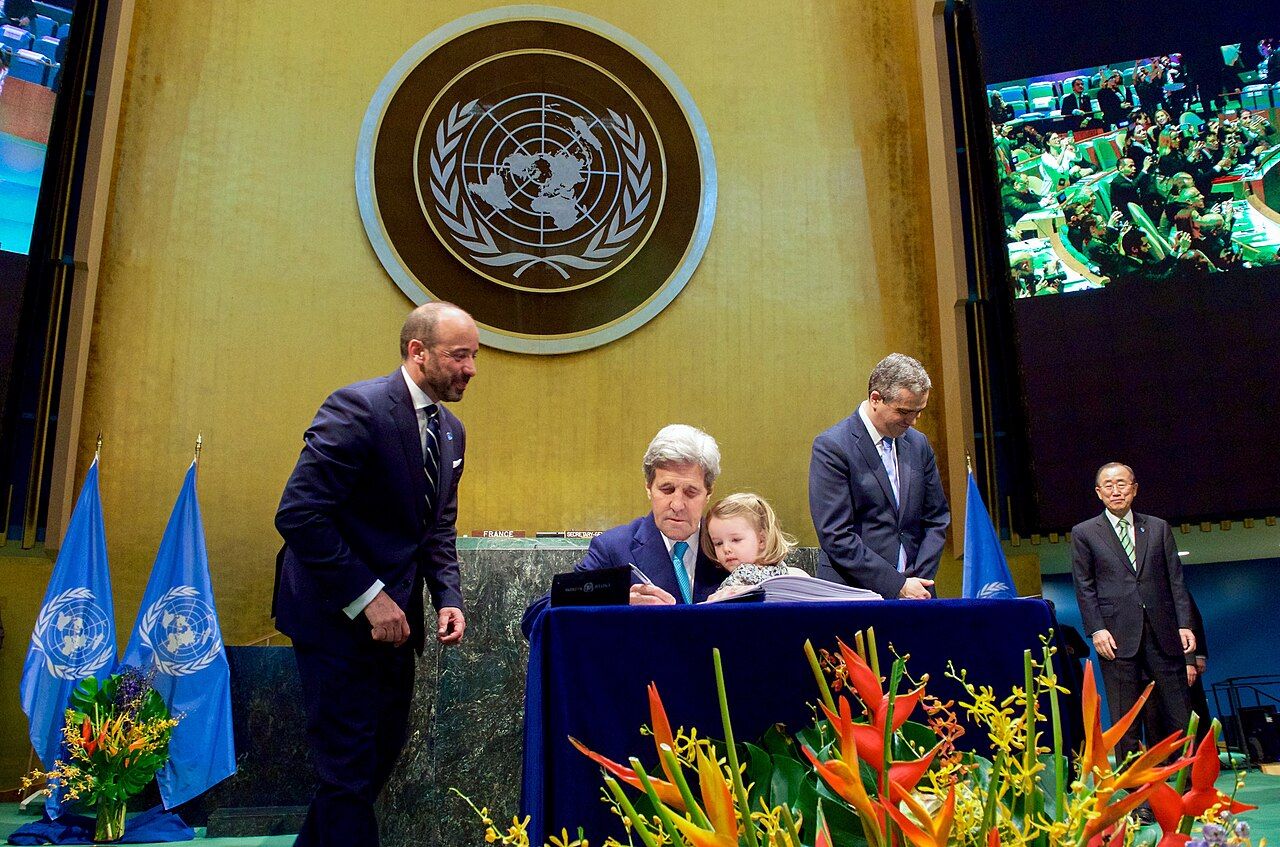 Signing the Paris Agreement in New York