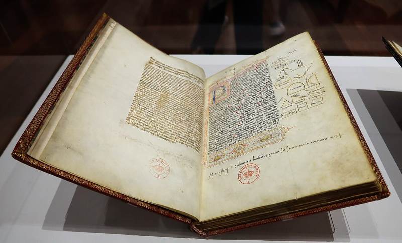 A page from an early printed edition of the Elements, with geometrical diagrams in the margins.