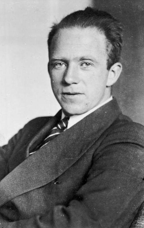 Historical photographic portrait of Werner Heisenberg.