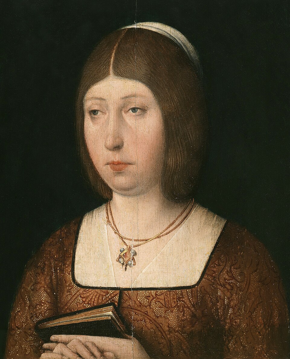 Busto pintado de Isabel con vestido estampado rojizo, cinta clara en el cabello y un libro en las manos, sobre fondo oscuro.